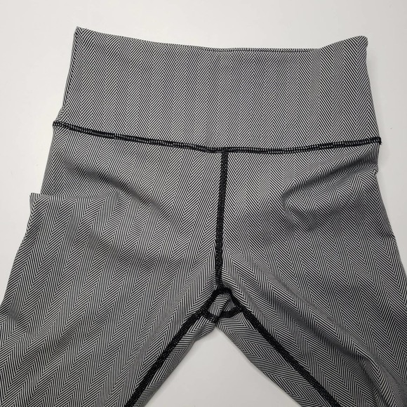 Zyia‎ Active Black Herringbone Hi Rise 7/8 Leggings 2 Grey - Picture 5 of 7